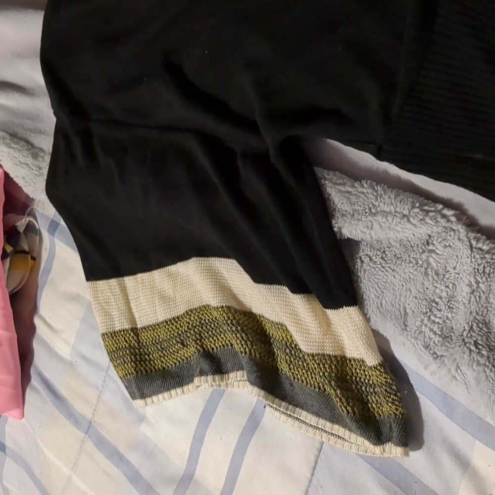 Sweater - Picture 2 of 4